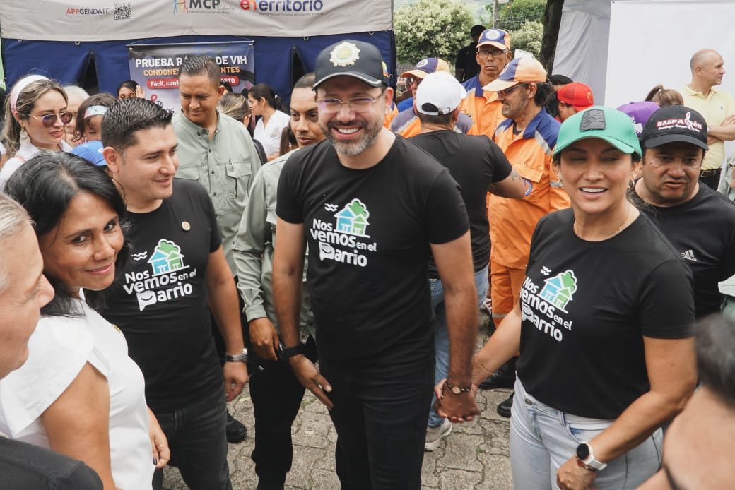 LA ALCALDÍA DE BUCARAMANGA Y EL ISABU LLEVAN SUS SERVICIOS AL BARRIO REGADEROS