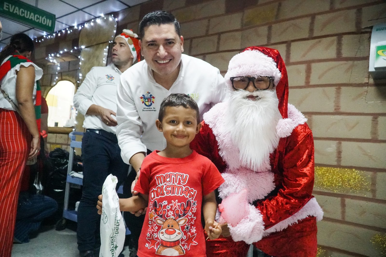 ENTREGA DE REGALOS A NIÑOS EN CENTROS DE SALUD DE BUCARAMANGA: 1300 REGALOS PARA LOS MÁS PEQUEÑOS
